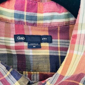 Men’s Gap medium plaid causal dress shirt